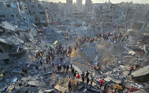 Palestinians search for casualties at the site of Israeli strikes on houses in Jabalia refugee camp in the northern Gaza Strip