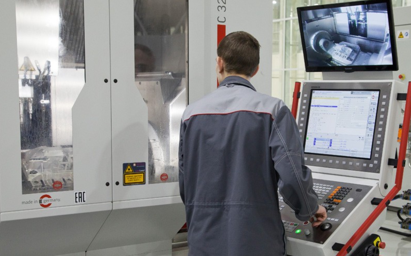 A German machine tool at the Urals Optical-Mechanical Plant.
/p
pPhoto from the company's website