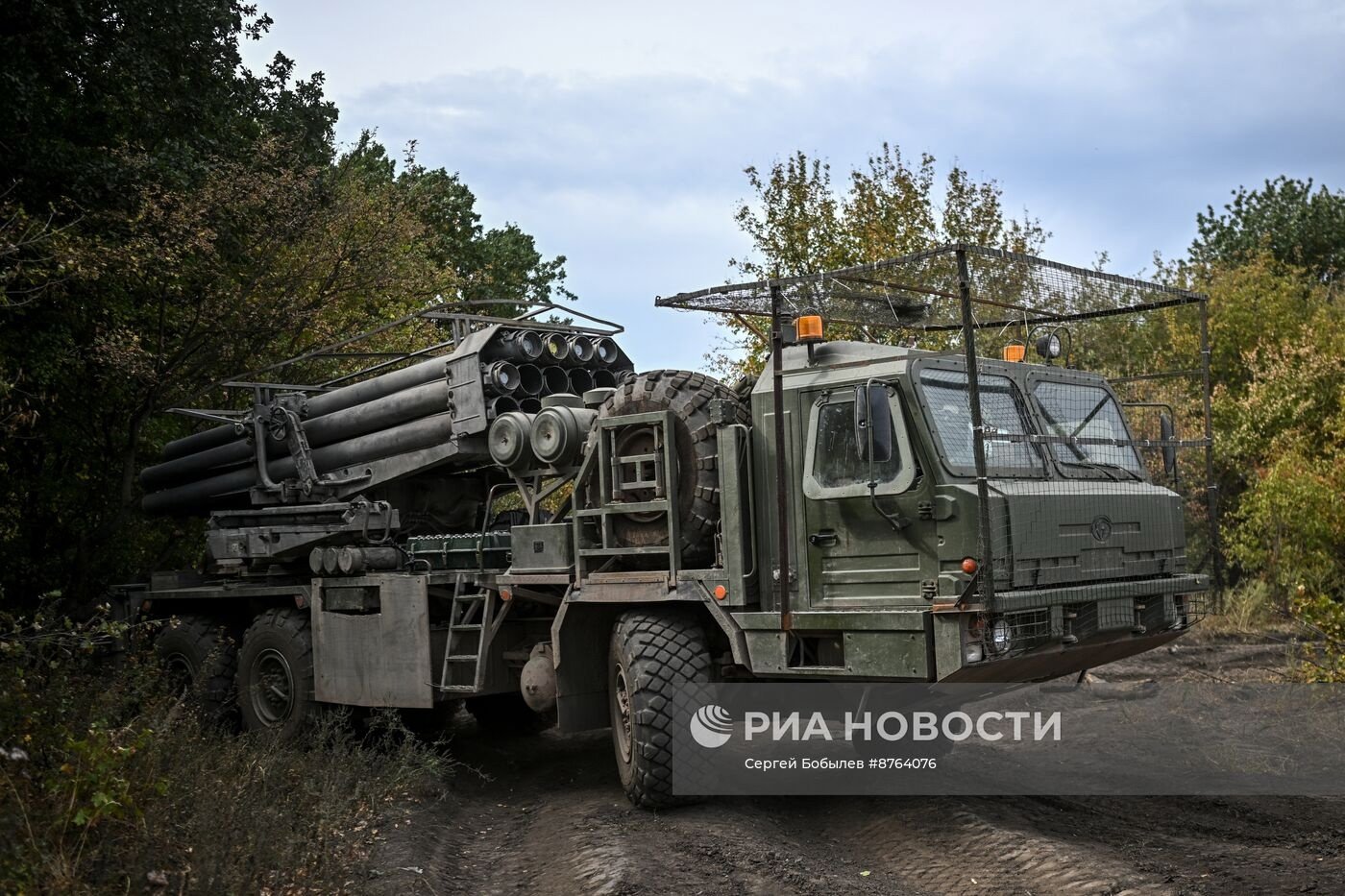 Rosijs`ka reaktivna ustanovka BM-27 "Uragan" na shasi BAZ-69092, veresen` 2024.
/p
pFoto: RIA Novosti.