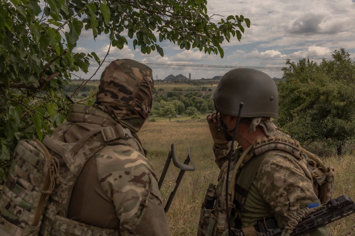 Ukrainian military servicemen look on towards the town of Toretsk, eastern Donetsk region, on June 25, 2024