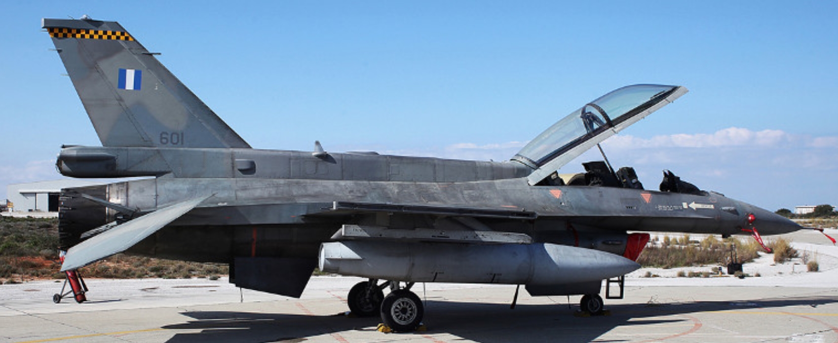 A Greek F-16 fighter jet with AGM-88 HARM missiles. Photo: www.liakis.com