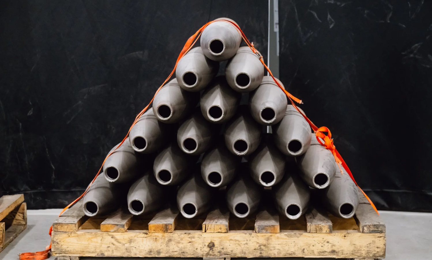 Artillery 155 mm shells at the early stages of production.
/p
pUnited States. Photo credits: The New York Times