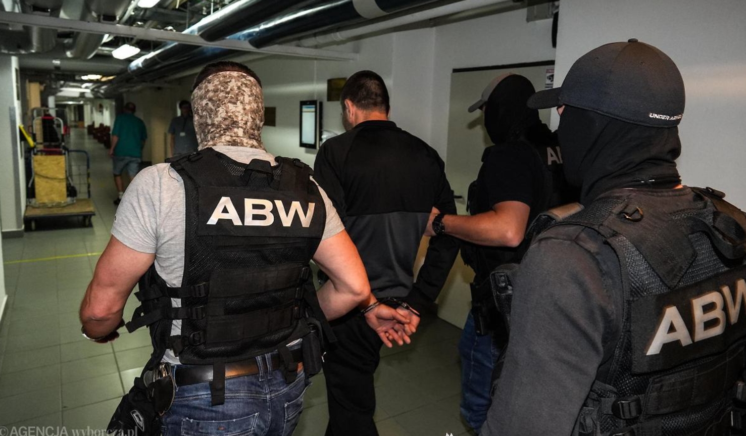 Wroclaw, May 29, 2024: ABW agents bring suspects of committing terrorist acts on the orders of Russian intelligence to court (Photo: Tomasz Pietrzyk/Agencja Wyborcza.pl)