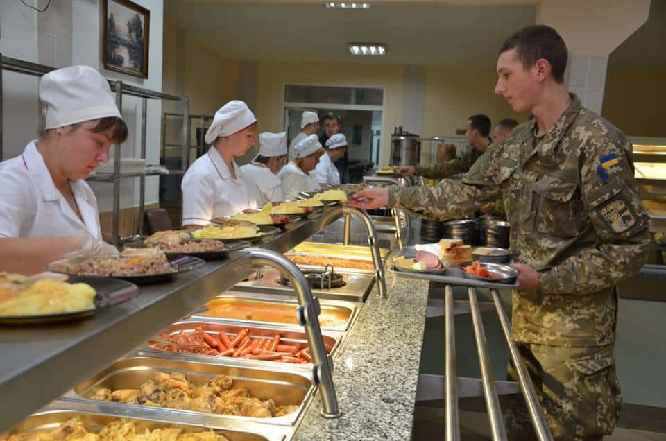 Meals in the Armed Forces under the new system.
/p
pPhoto credits: Ministry of Defense of Ukraine