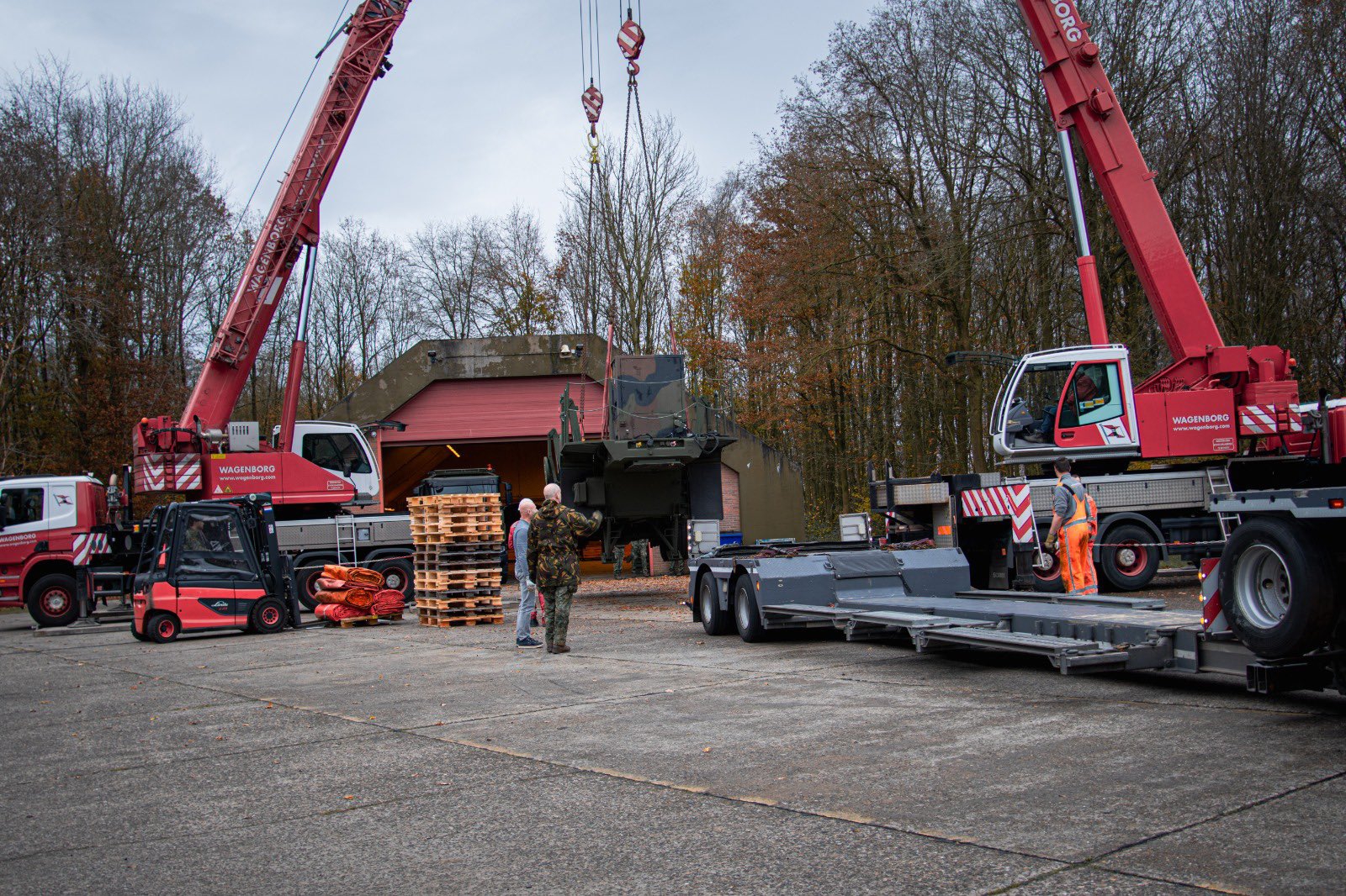 Patriot air defense system launcher for Ukraine. Fall 2024.
/p
pPhoto credits: Ruben Brekelmans, Minister of Defense of the Netherlands 