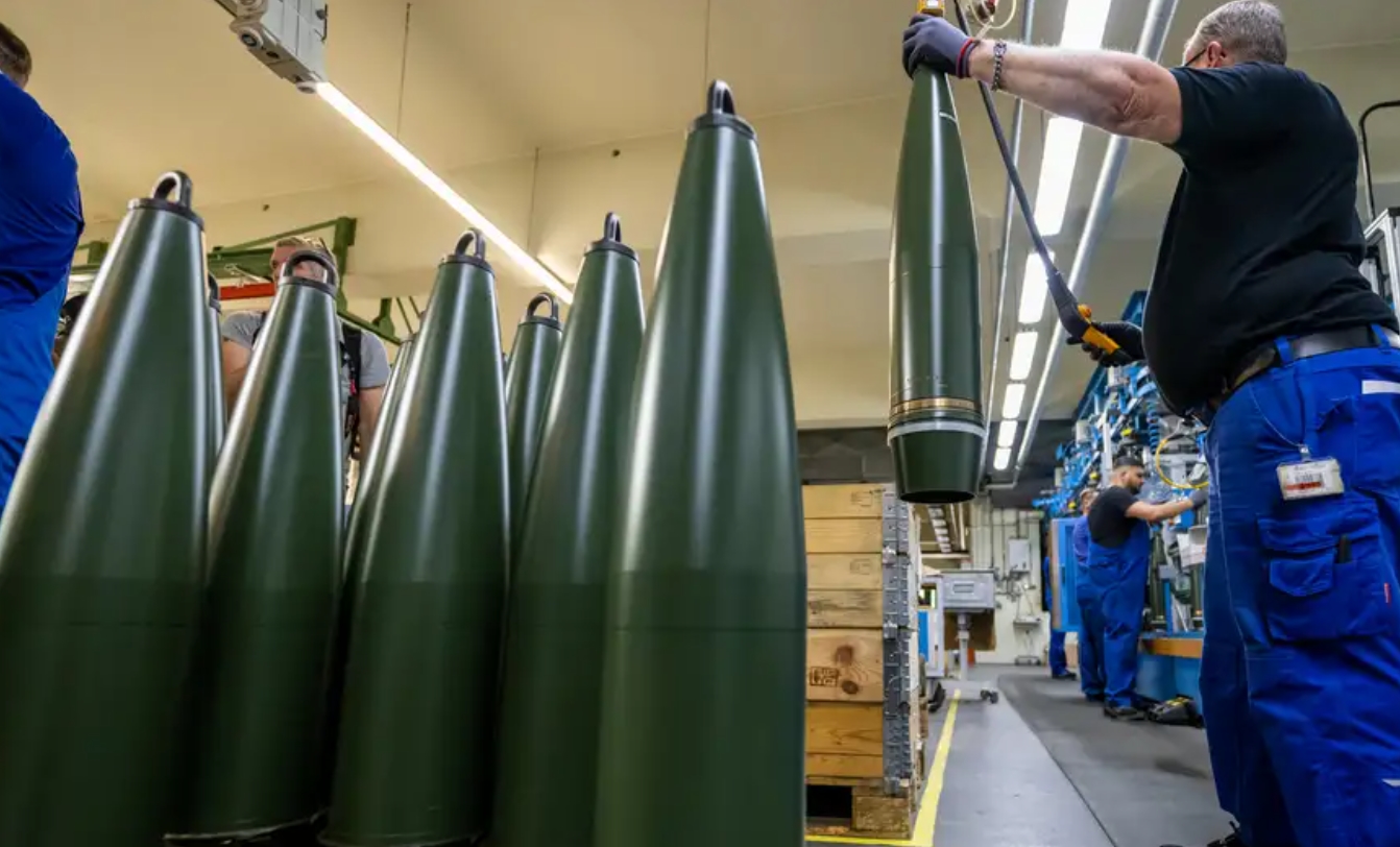 Production of 155-mm shells at a Rheinmetall plant. Photo credits: Philipp Schulze