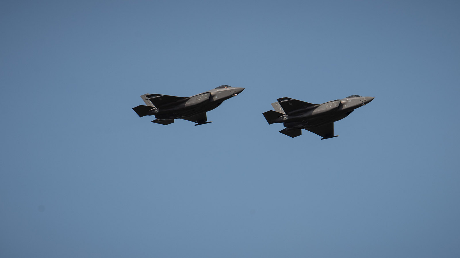 Flight of American F-35s at a parade in Poland. Photo credits: Polish Ministry of Defense.