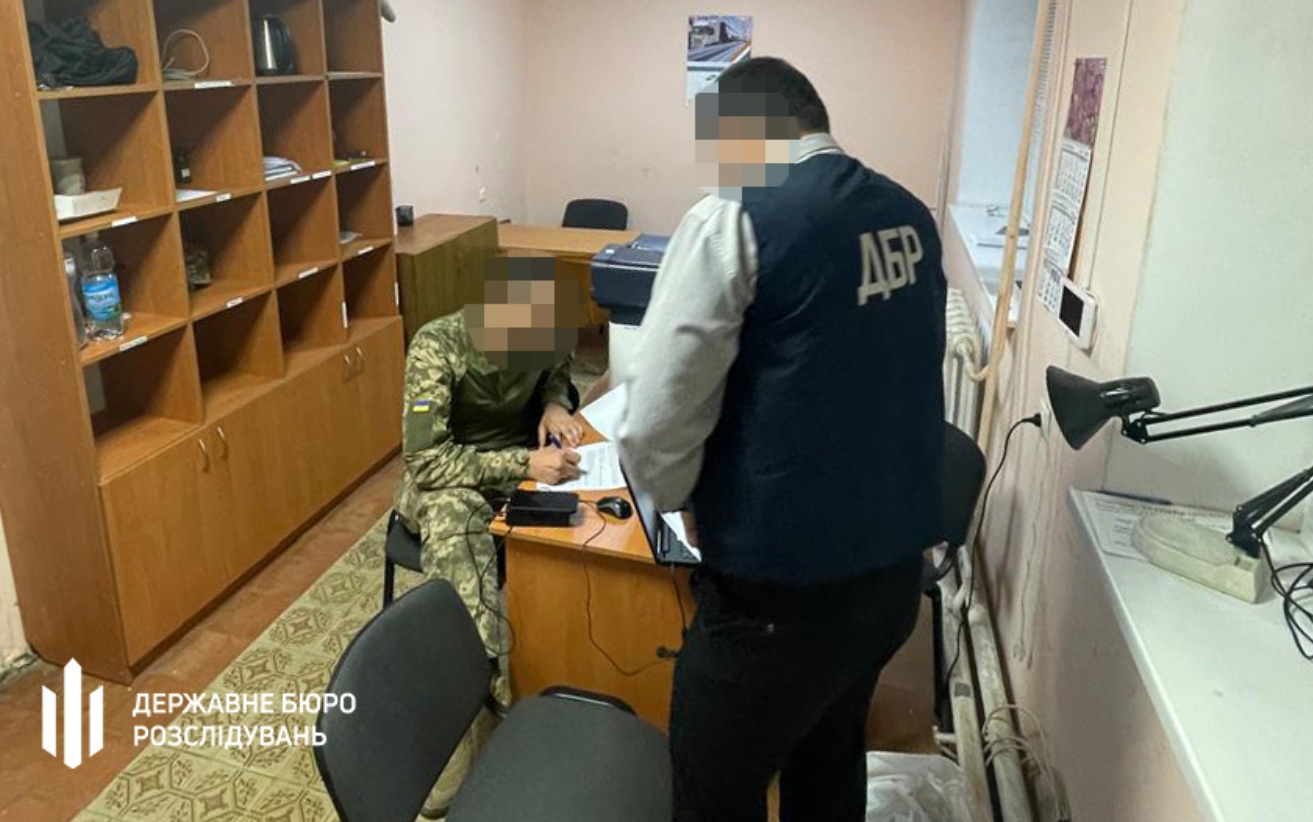 SBI representative and detained officer of the Hetman Petro Sahaidachnyi National Army Academy. June, 2024.
/p
pUkraine. Photo credits: State Bureau of Investigations