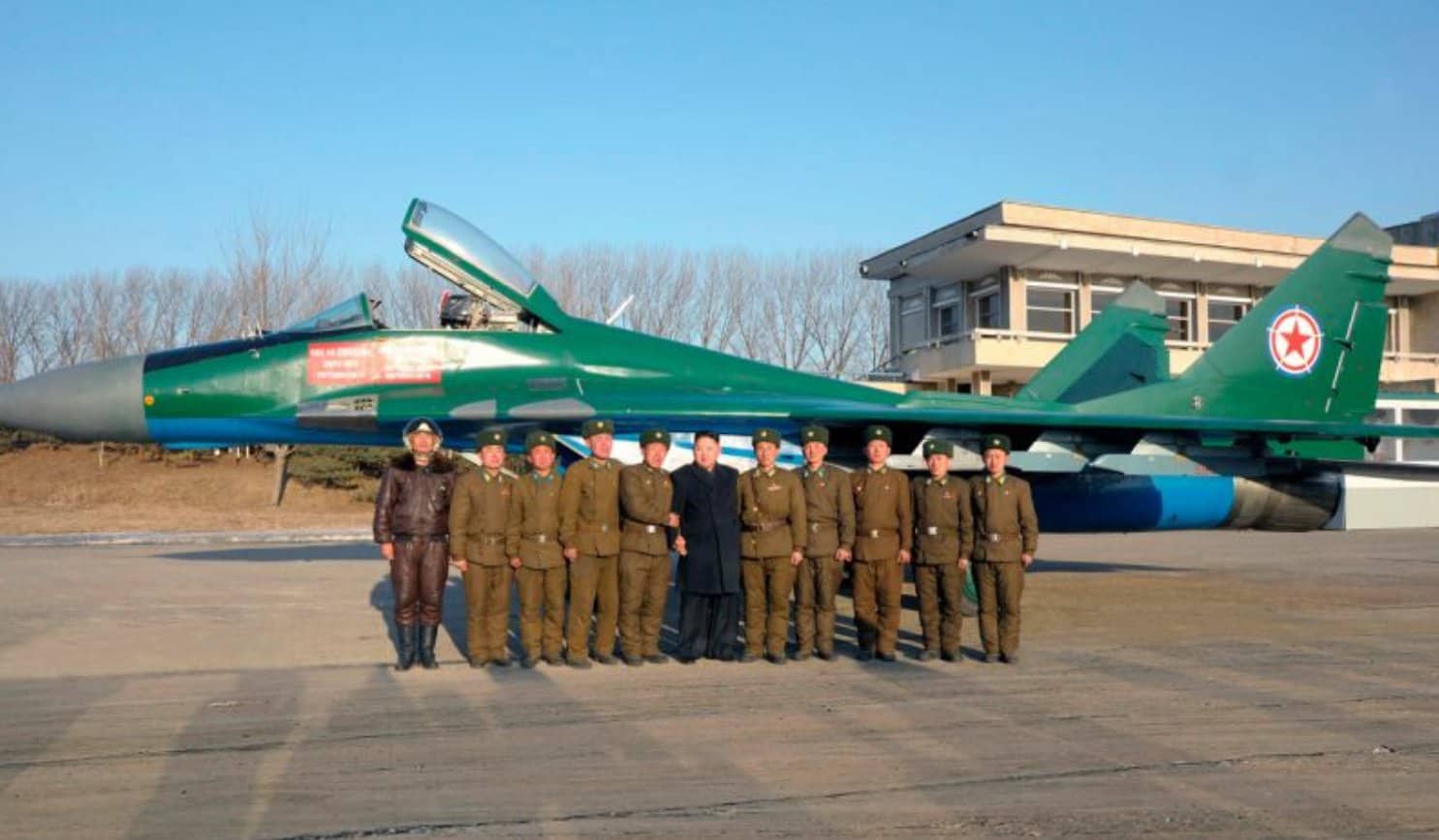 DPRK military personnel in front of a MiG-29 aircraft.
/p
pPhoto: warfor.me