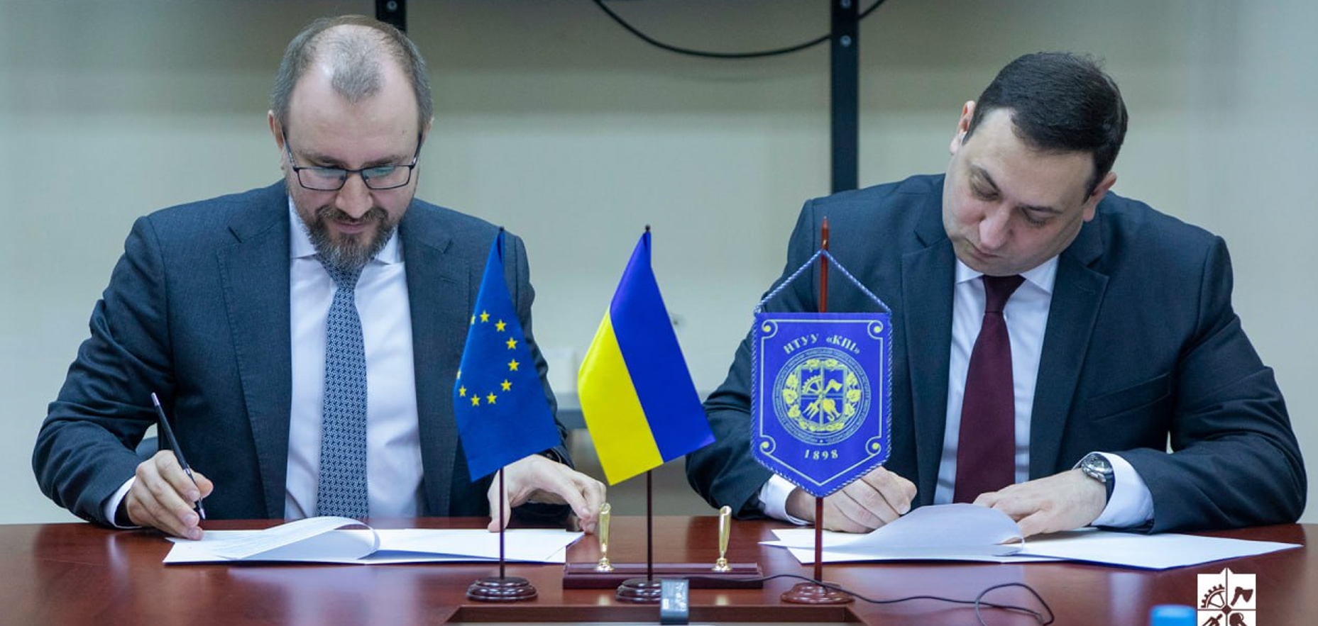 The signing of the agreement between Ihor Sikorsky Kyiv Polytechnic Institute and NAUDI. December 2024, Ukraine. Source: NAUDI