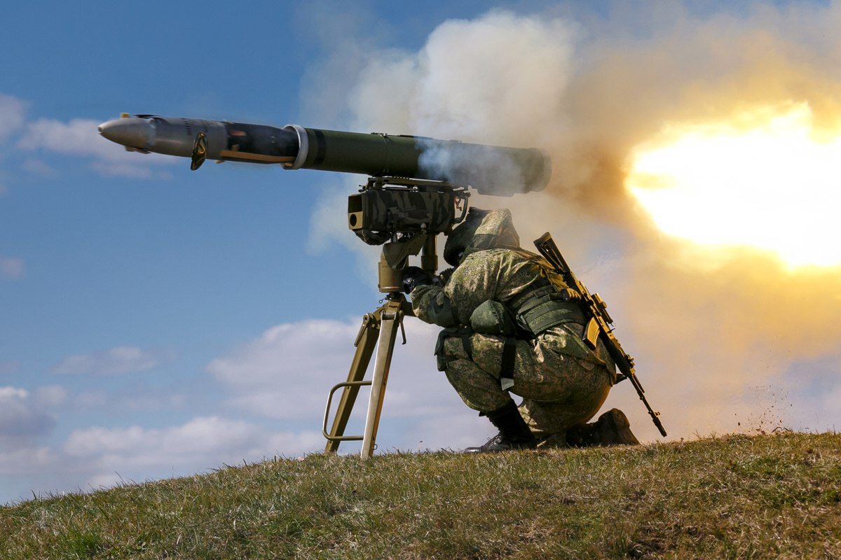 Russian operator of the Kornet ATGM is forced to guide the missile until it hits