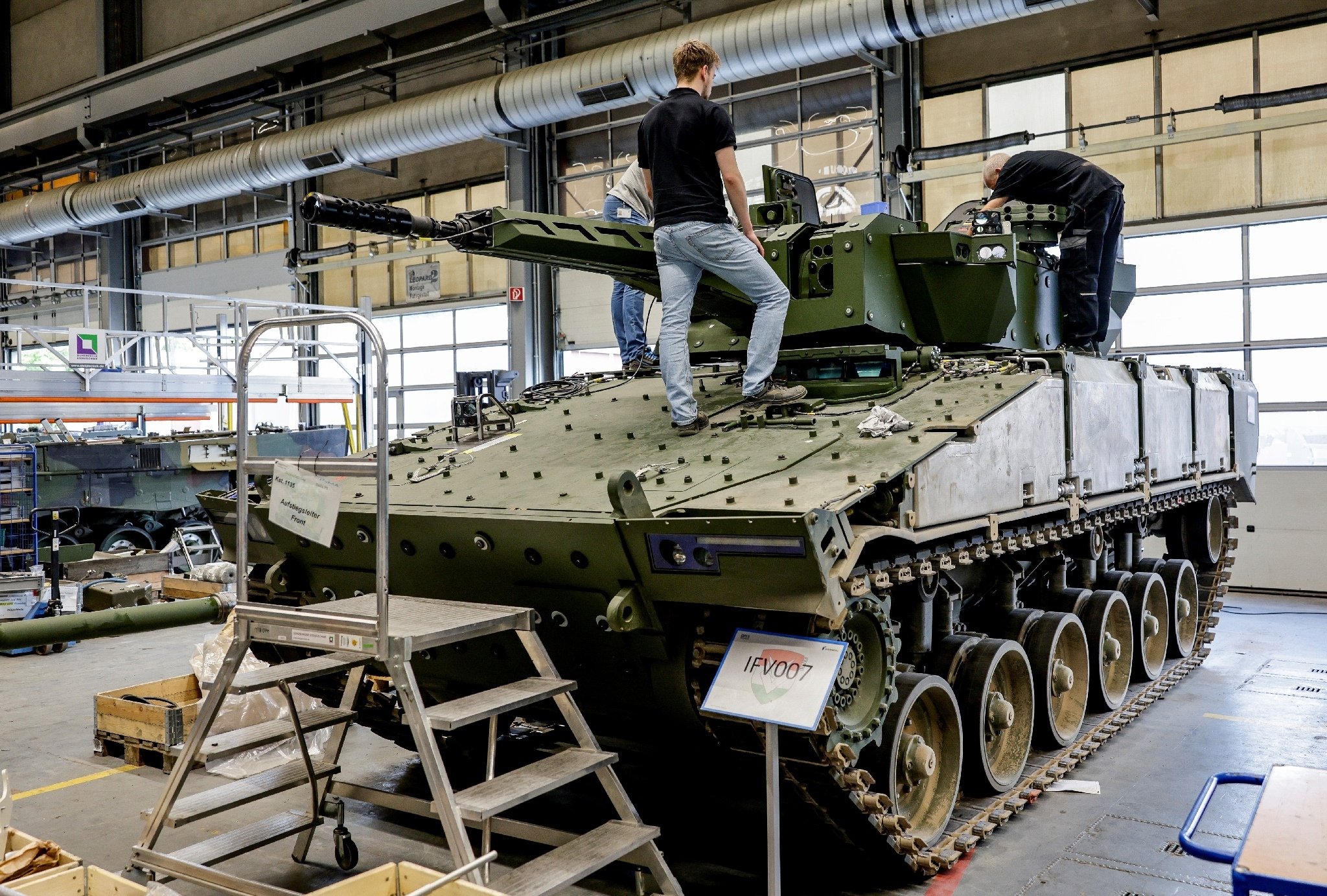 Virobnicztvo bojovoyi mashini pixoti KF41 Lynx na ugors`komu zavodi v Zalaegersegu. Foto: Rheinmetall