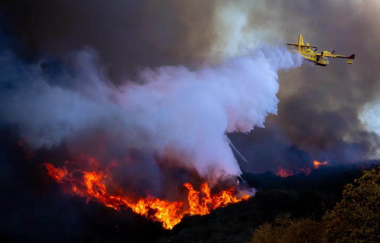 Canadian firefighting aircraft. Source: aerospaceglobalnews.com