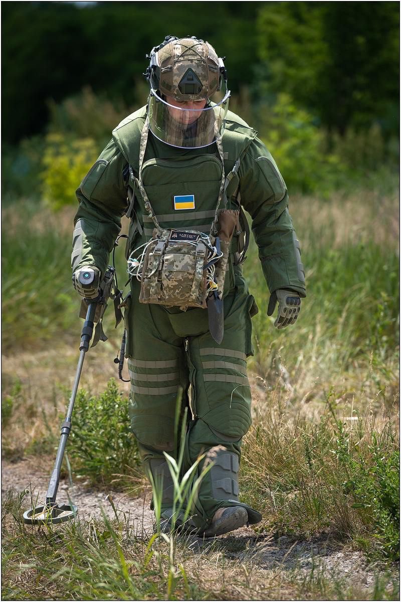 A sapper with an individual demining kit, 2024.
/p
pPhoto credits: Ministry of Defense of Ukraine