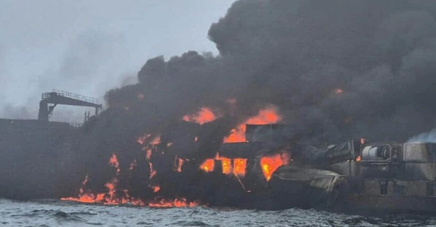 Fire after collision of the Portuguese-flagged container ship Solong with a U.S.-flagged tanker near Britain Photo credits: OSINTdefender / ?